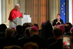 Papa na França: proteger a vida e promover a paz, que não é equilíbrio de forças