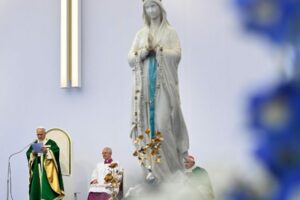 Leão XIV aos peregrinos em Lourdes: sede missionários da esperança