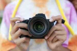 Criados para criar: a fotografia como exercício de enxergar o invisível