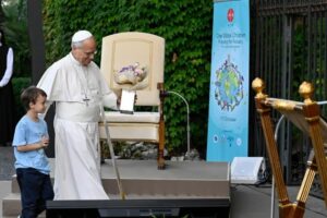 Papa: um milhão de crianças rezam 50 milhões de Ave-Marias pedindo a paz no mundo