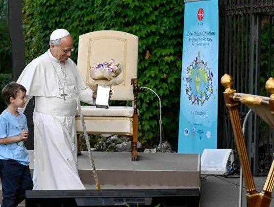 Papa: um milhão de crianças rezam 50 milhões de Ave-Marias pedindo a paz no mundo