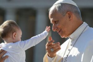 Jardins do Vaticano: Papa se une a centenas de crianças de 9 países para rezar pela paz