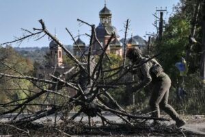 Parolin: “Sair da lógica do domínio para deter as guerras e acabar com as desigualdades”