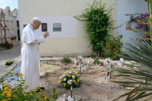 Pároco de Lampedusa se despede: “O contato com os migrantes mudou meu coração”