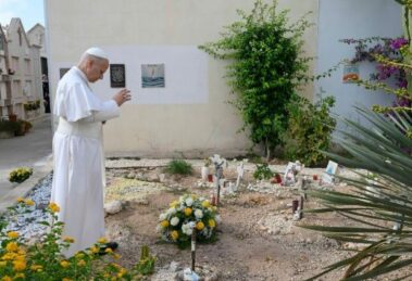 Pároco de Lampedusa se despede: “O contato com os migrantes mudou meu coração”