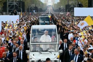 Lusofonias – A ‘maré humana’ e os ‘banhos de multidão’ do Papa em França