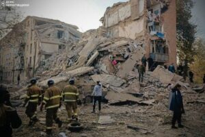 Ucrânia: novos ataques russos a Kiev. Caso de peste na Sibéria sob observação