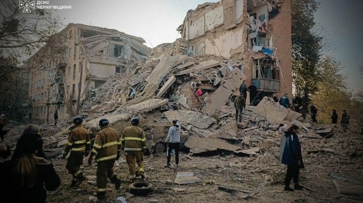 Ucrânia: novos ataques russos a Kiev. Caso de peste na Sibéria sob observação