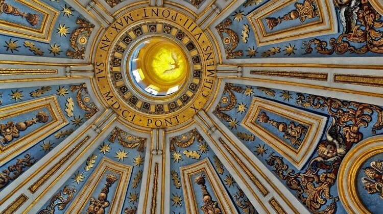 A cúpula da Capela Clementina volta a resplandecer na Basílica de São Pedro